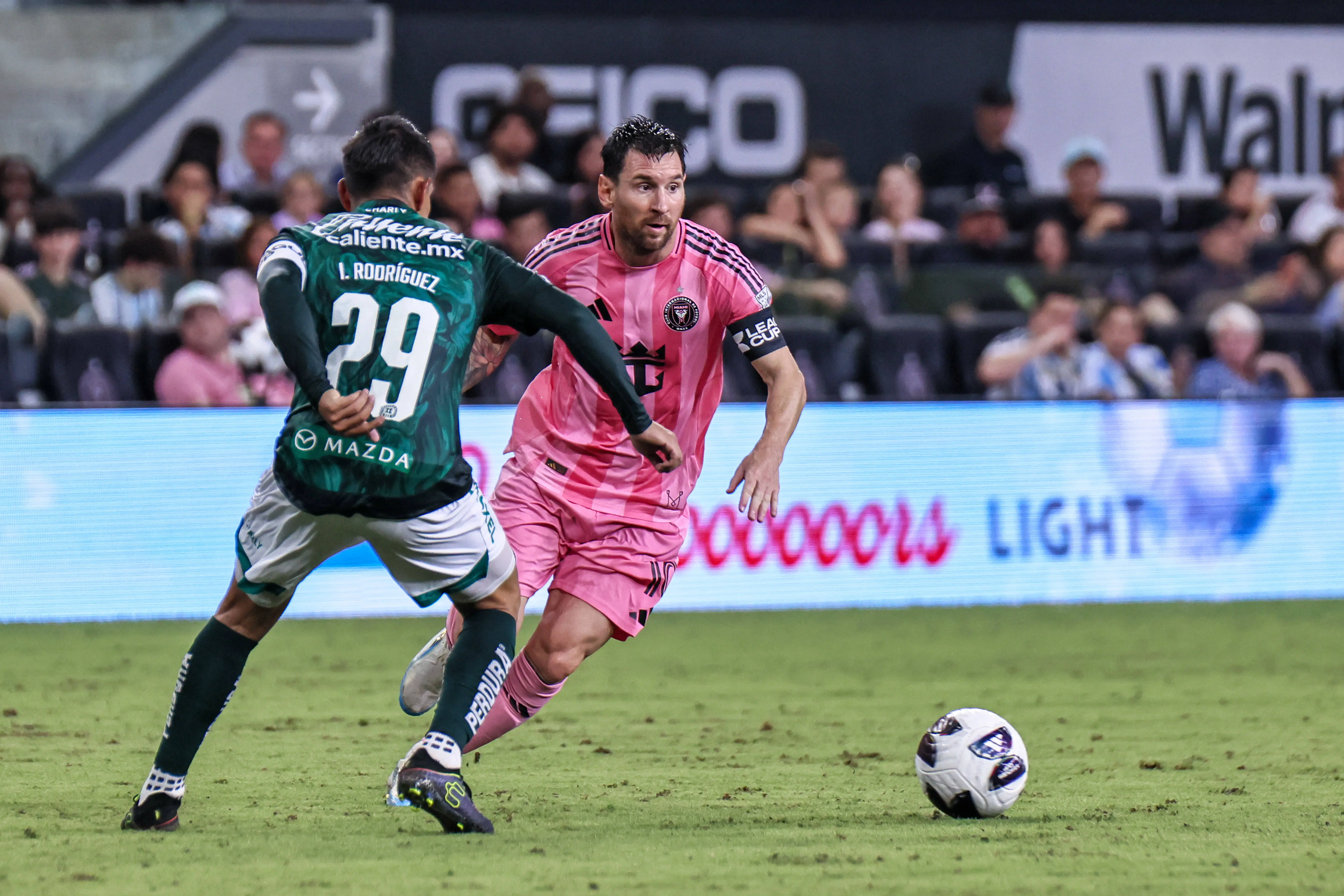 Messi ovacionado no regresso ao Inter Miami após a morte do pai