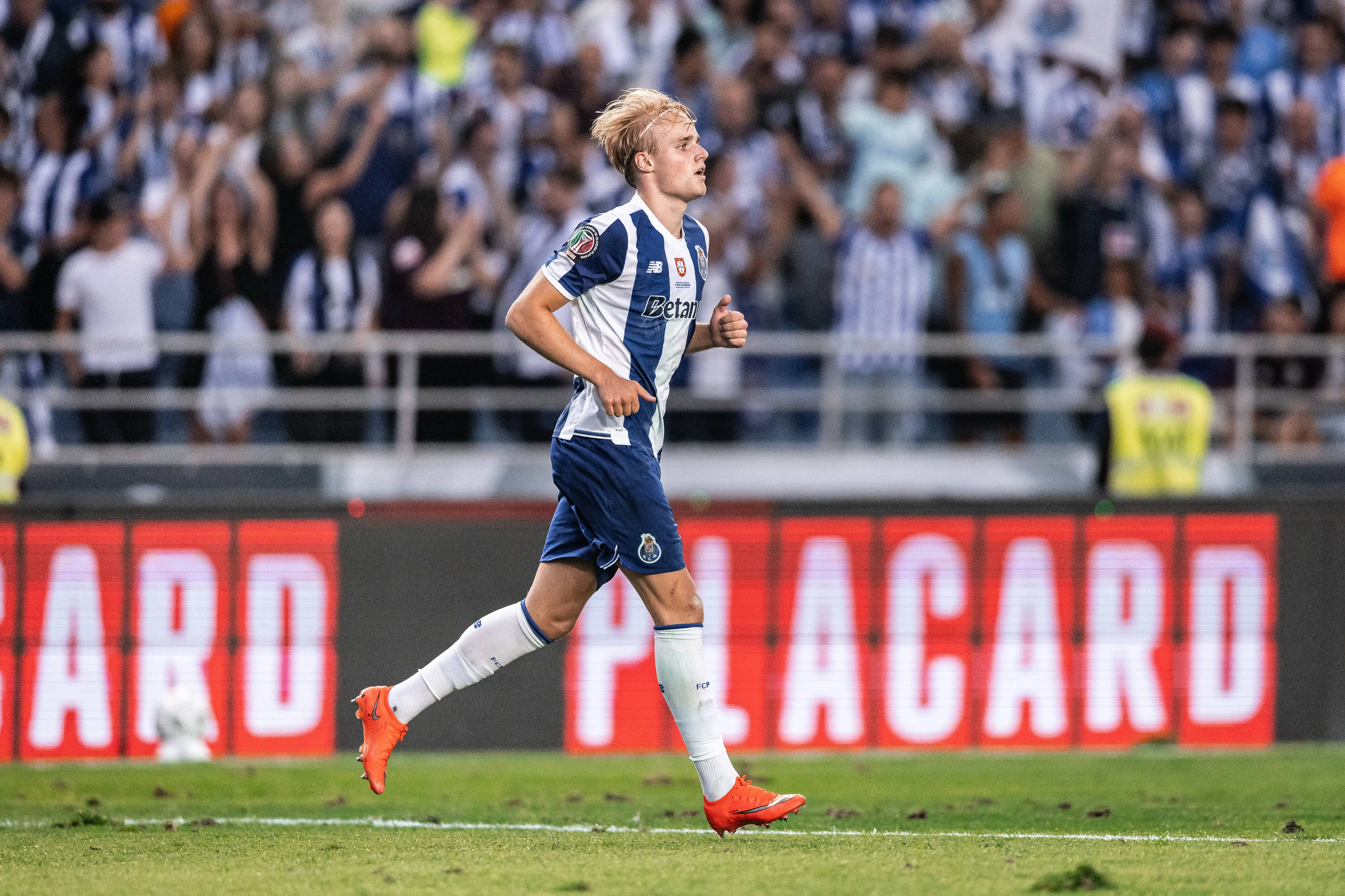 Corrida pelo Golden Boy: portista bate à porta do Top 5 e mudança no topo